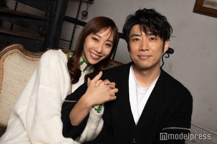 秋倉諒子、黄皓(C)モデルプレス