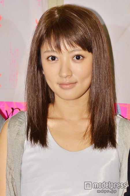 主演舞台「ぬるい毒」の公開稽古を行った夏菜