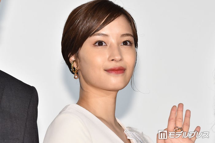 広瀬すず スリットドレスで美脚披露 共演者から絶賛されたシーンとは いのちの停車場 モデルプレス