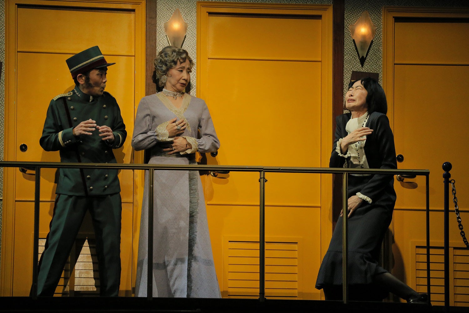 舞台「オリエント急行殺人事件」（提供写真）