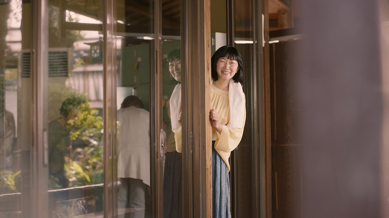 川村エミコ／新CM「北千住_明日へのチャージ」篇より（提供写真）