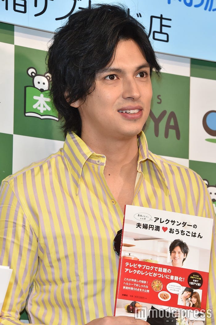 息子が産まれる前のアレクサンダー (C)モデルプレス