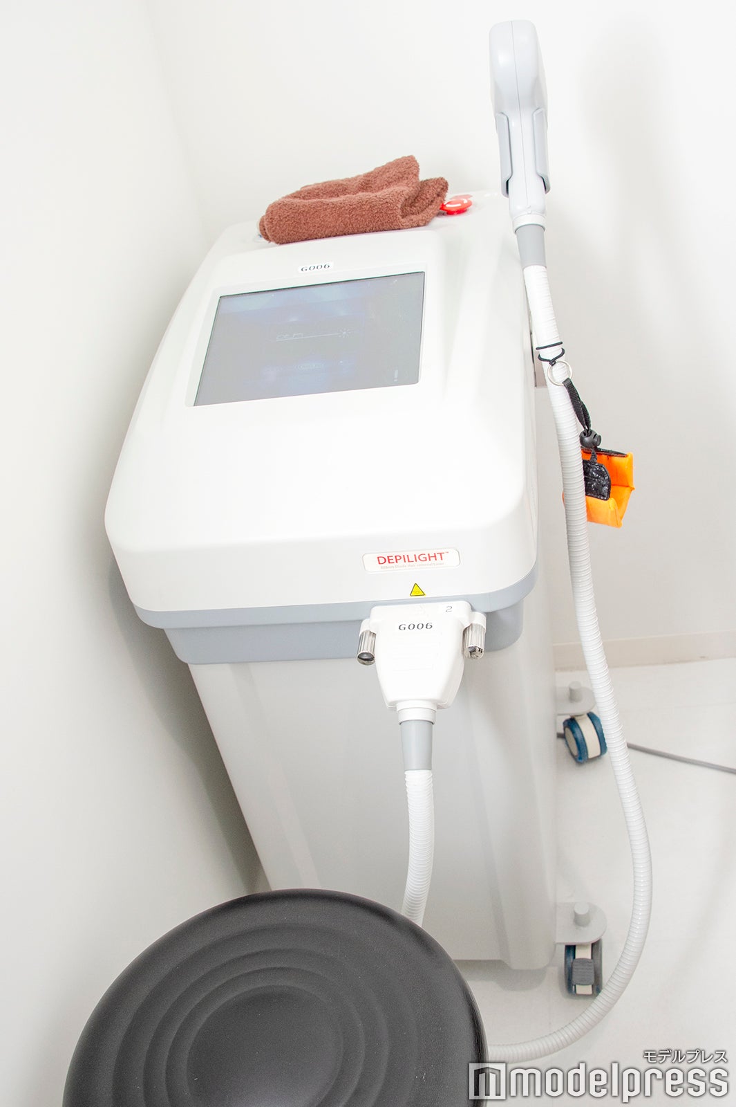 「GLOW（グロウ）クリニック」で使用する蓄熱式ダイオードレーザー（C）モデルプレス