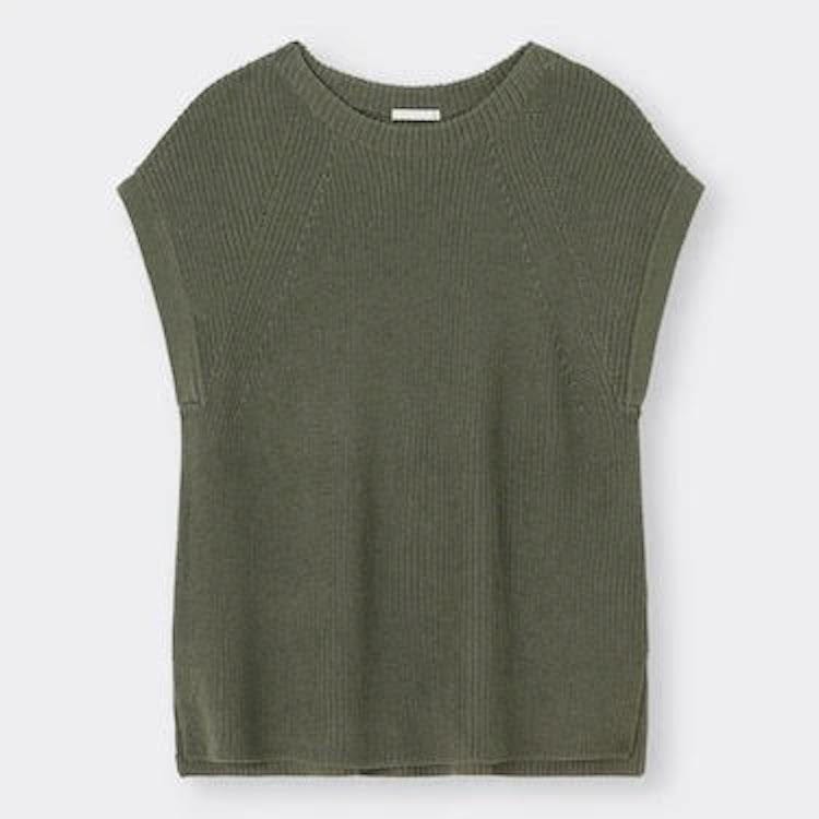 GUのサイドスリットフレンチスリーブセーター
