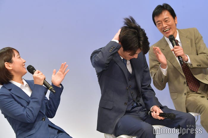 照れる田中圭 (C)モデルプレス