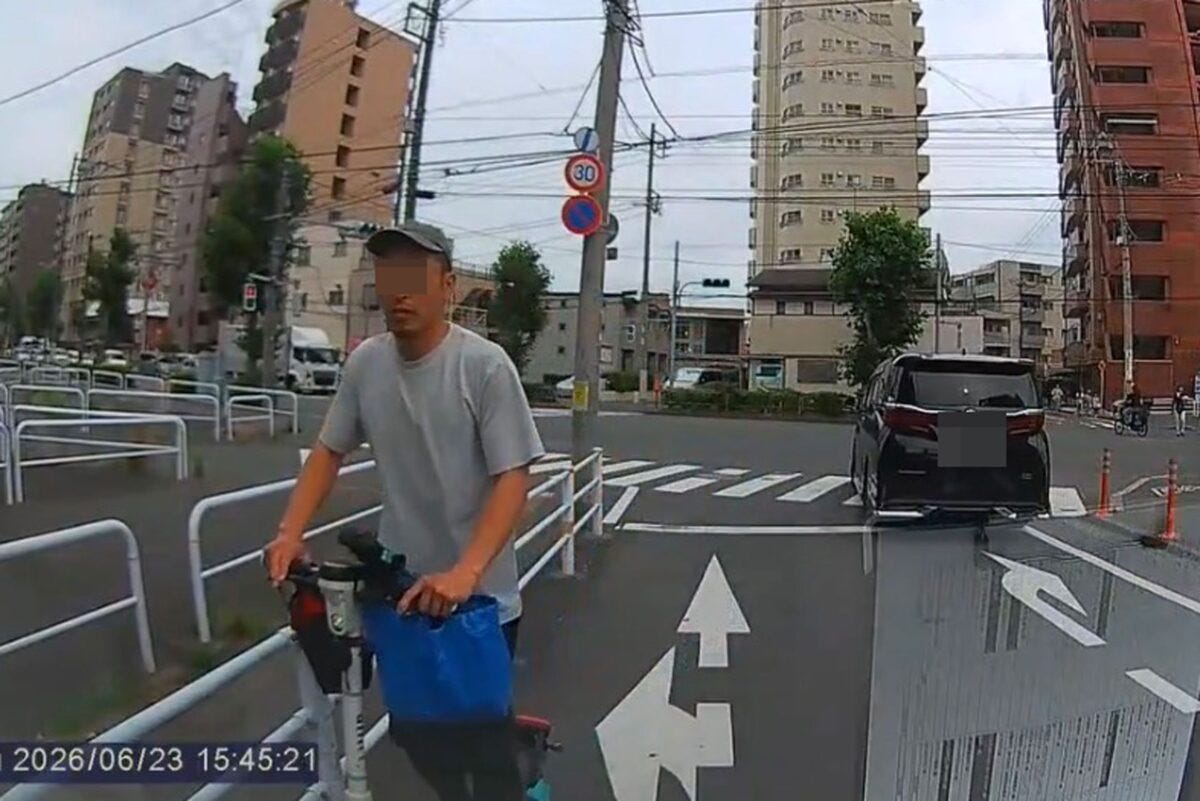 信号無視して右側走行するLUUPユーザー