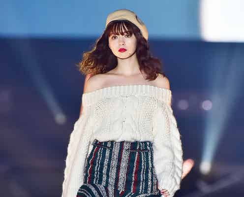 八木アリサの美脚&デコルテが眩しい 抜群スタイルに会場釘付け<TGC北九州2016>