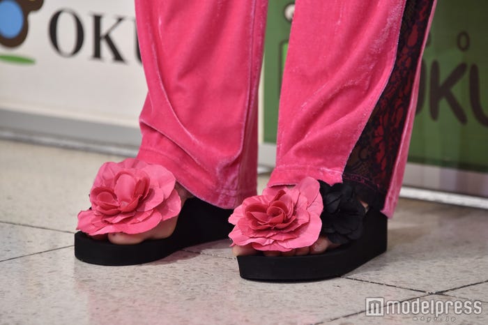 サンダル/永尾まりや (C)モデルプレス