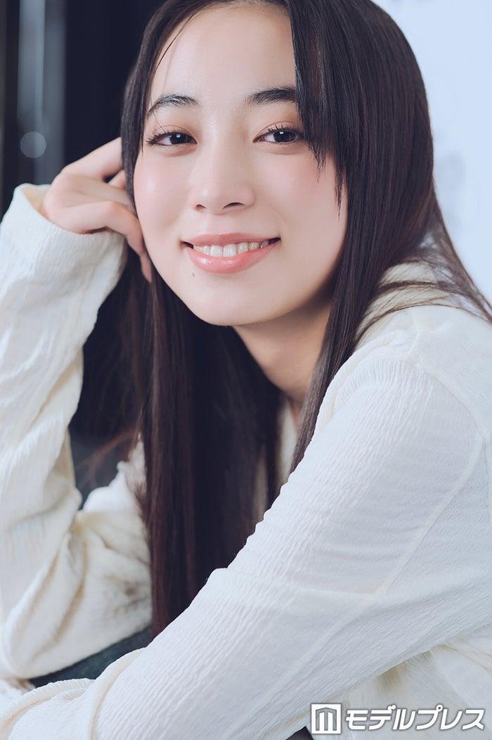 モデルプレスのインタビューに応じた近藤華（C）モデルプレス