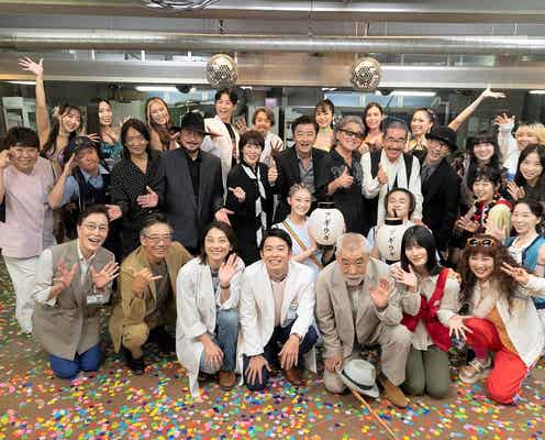 小池栄子&仲野太賀「新宿野戦病院」クランクアップ 主題歌担当・サザンの特別出演も決定