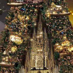 ツリー内部にそびえ立つ教会(イメージ)