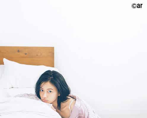 山本舞香、鎖骨美光るパジャマ姿