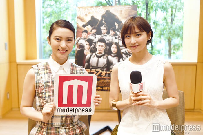 武井咲×篠田麻里子(C)モデルプレス