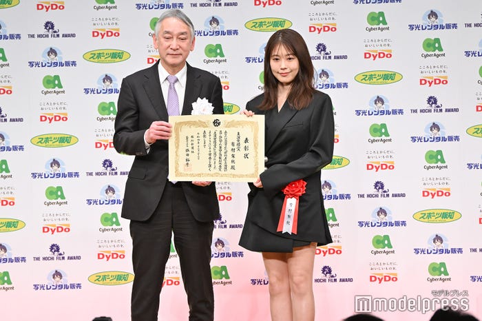 有村架純(右)(C)モデルプレス
