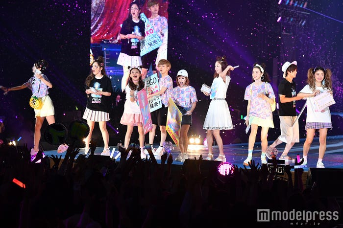 メガ幸子 の登場に会場騒然 ちぃぽぽ みちょぱらと 千本桜 で異色コラボ Girlsaward 16 S S モデルプレス メガ幸子 の登場に会場騒然 ちぃぽぽ みちょぱらと 千本桜 で異色コラボ Girlsaward 16 S S モデルプレス