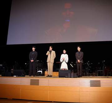 すごっ、橋本環奈 ふんわりスカートの舞台挨拶に騒然 くっきりおでこ出しで雰囲気ガラリ「美しすぎた」「顔小さすぎ」「更に大人っぽく」