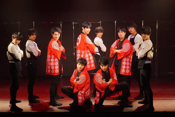 「浅草軽演劇集団・ウズイチ」の旗揚げ公演『シャフ』千秋楽の模様(提供写真)