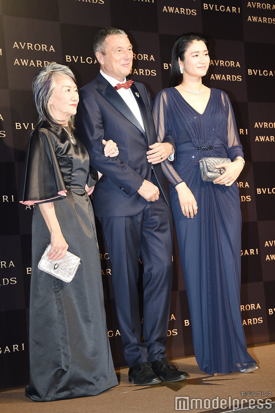 （右）小雪（C）モデルプレス