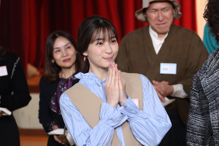 足立梨花「婚活1000本ノック」第10話より(C)フジテレビ