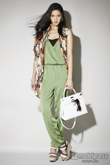 菜々緒／「BLENDA」8月号より／画像提供：角川春樹事務所