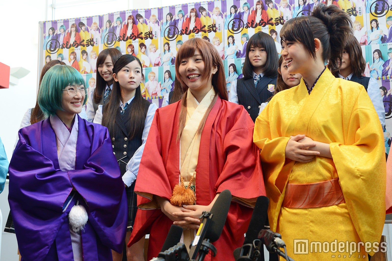 会見の様子（左より）生駒里奈、能條愛未、松村沙友理（C）モデルプレス