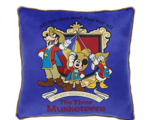 東京ディズニーランド&シー「ミッキー、ドナルド、グーフィーの三銃士」の新グッズ登場 10月9日から