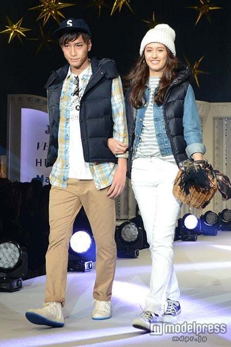 菊川リサ（右）