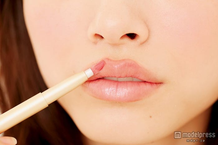 ぷっくりリップは艶感が大事/モデル吉田理紗(画像提供:「Ray」5月号、主婦の友社)