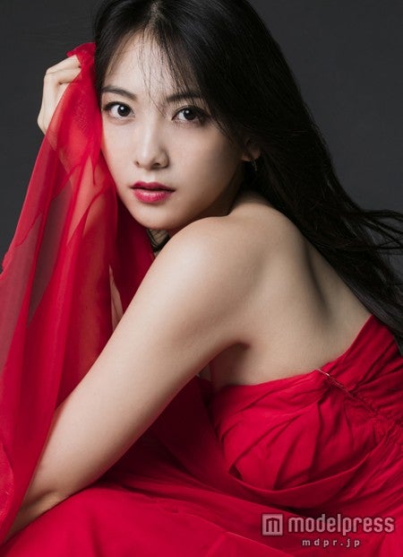 知英、映画初主演に「信じられない」 3ヶ国語の演技を披露