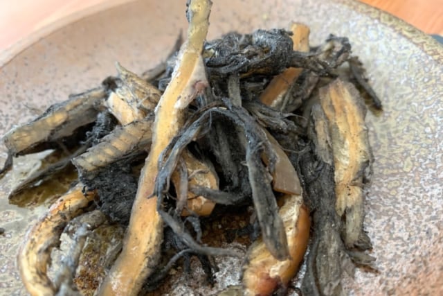 カルディ さきいかの濃厚イカスミ和え中身