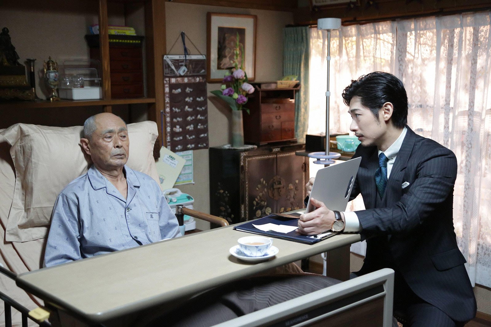 伊武雅刀、ディーン・フジオカ／「モンテ・クリスト伯 ー華麗なる復讐ー」第8話より（C）フジテレビ