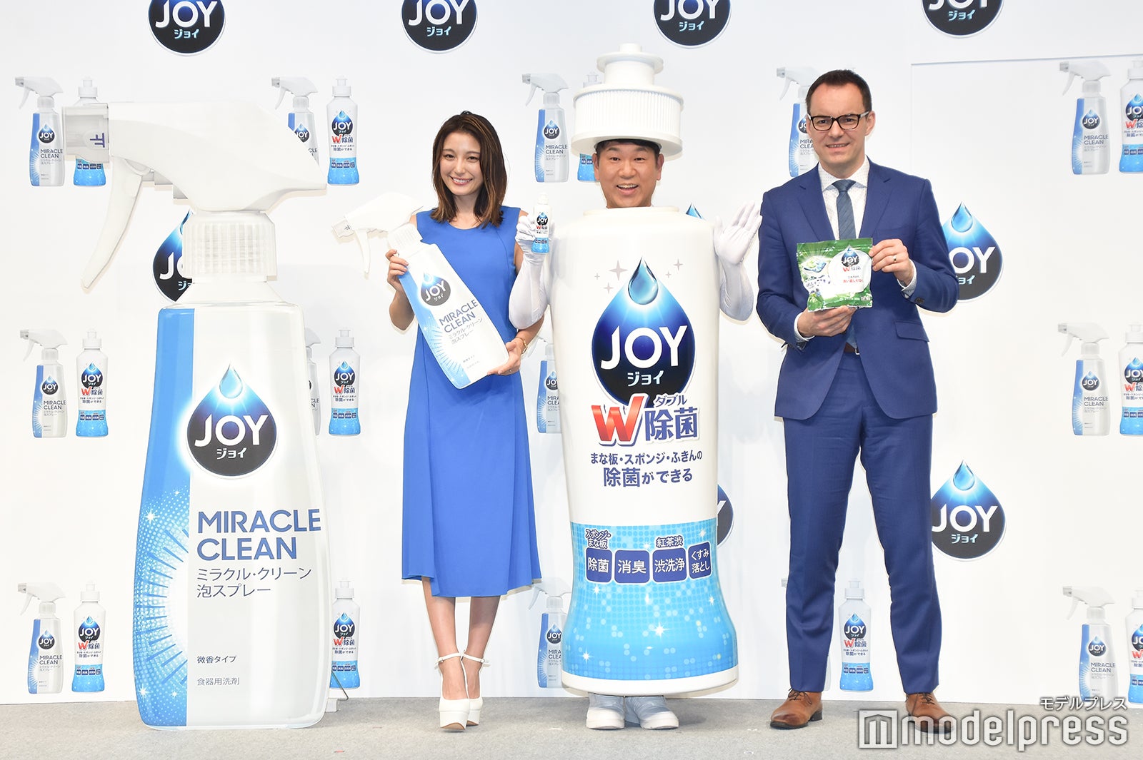 木下優樹菜（左）、藤本敏史（中央） （C）モデルプレス