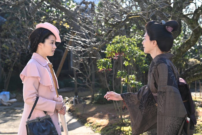 広瀬すず、内田有紀 (C)テレビ朝日