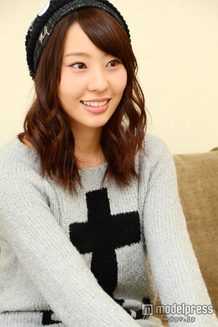 大好きなファッションへの想いを笑顔で語ってくれた藤江れいな