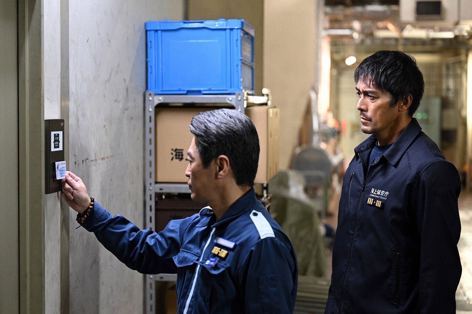 佃典彦、阿部寛／「DCU」最終話より（C）TBS