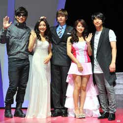 左から:イ・ジョンヒョク、パダ、ソンジェ(超新星)、ギュリ(KARA)、オ・マンソク