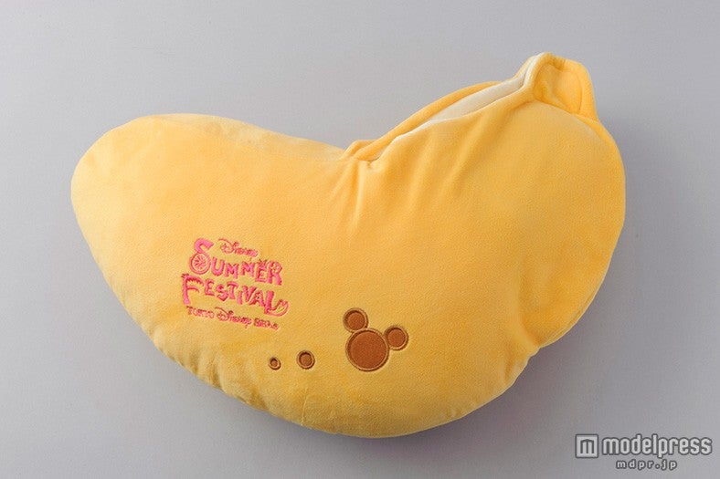 TDS：クッション￥2800／（C）Disney