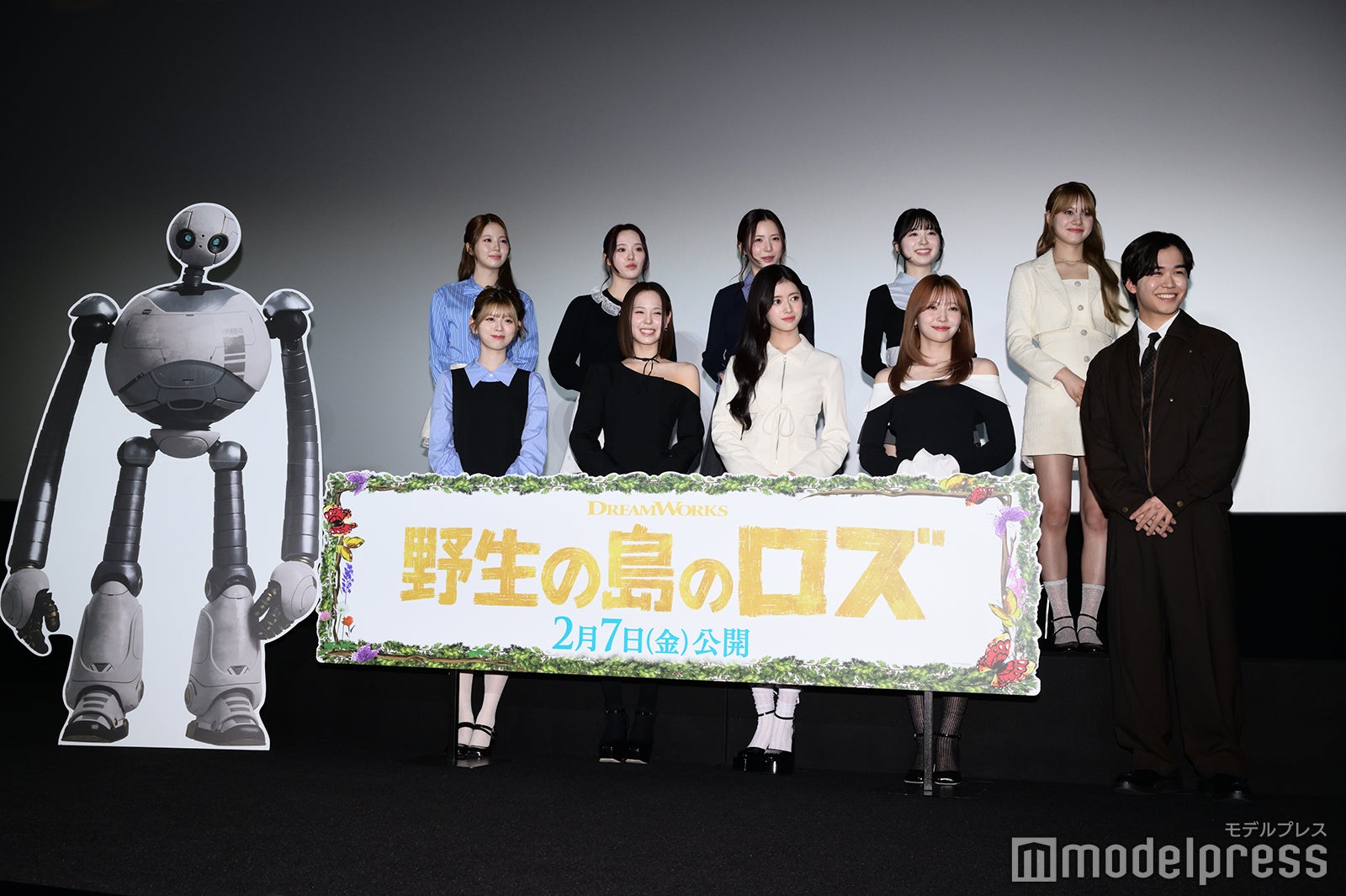 NiziU（後列左から）アヤカ、リオ、マヤ、ミイヒ、ニナ（前列左から）リク、マコ、リマ、マユカ、鈴木福（C）モデルプレス