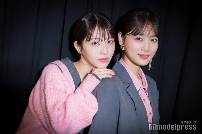 浜辺美波×山下美月(C)モデルプレス