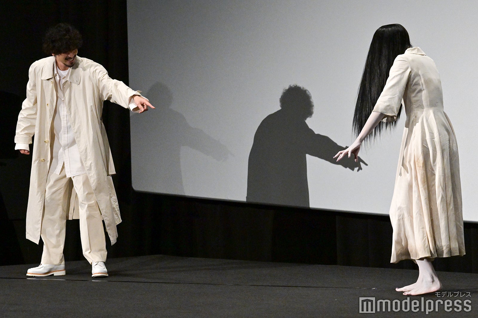 黒羽麻璃央、貞子 （C）モデルプレス