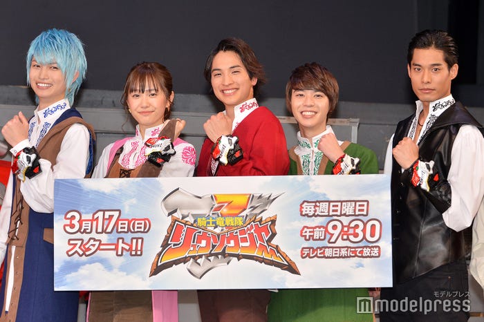 (左から)綱啓永、尾碕真花、一ノ瀬颯、小原唯和、岸田タツヤ(C)モデルプレス