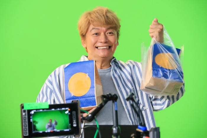 香取慎吾/北海道産じゃがペッパー月見「月見でたでた」香取さん篇(提供写真)