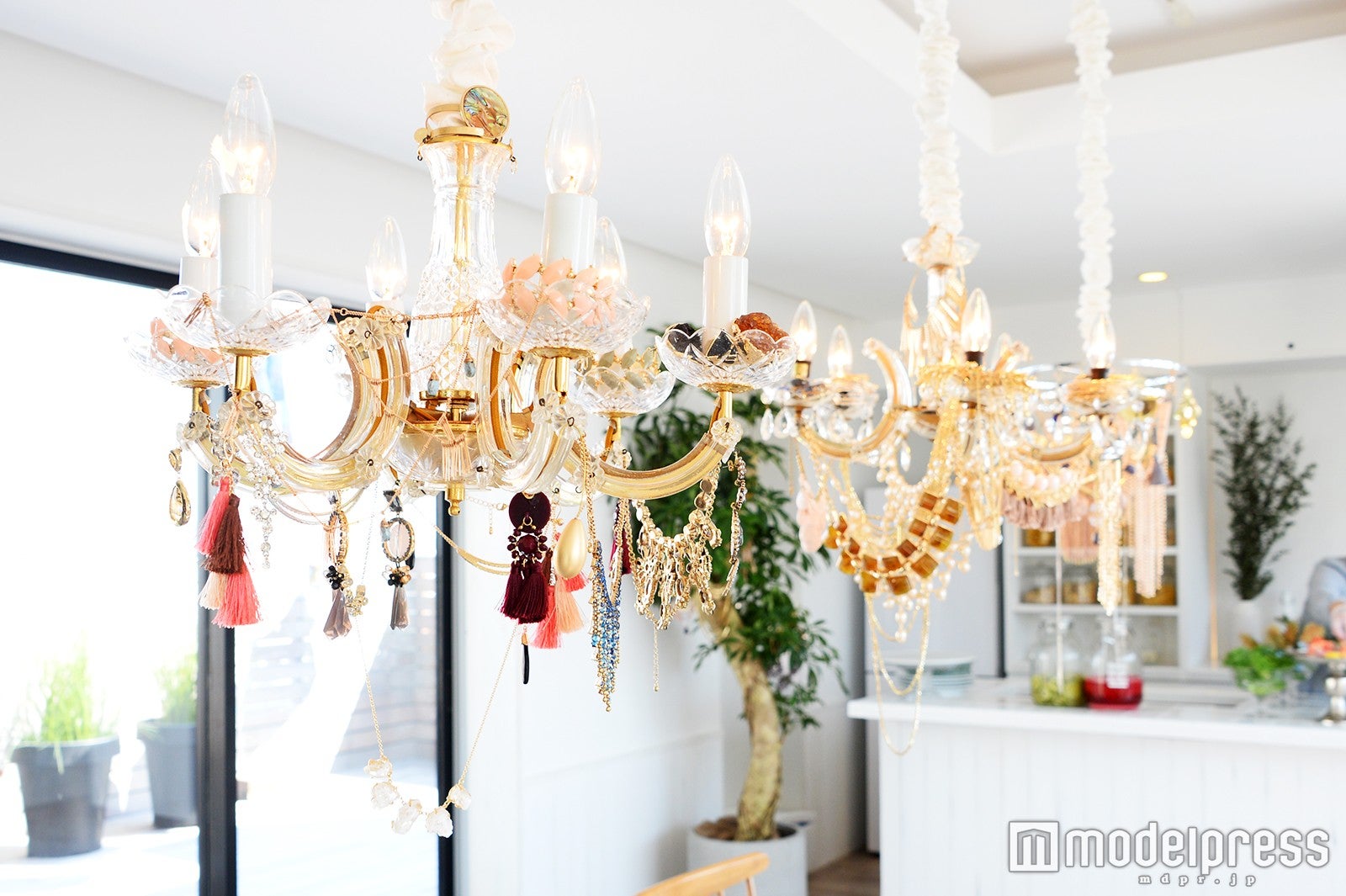 アクセサリーのシャンデリア（C）モデルプレス
