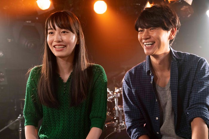 井桁弘恵、細田善彦/新CMよりメイキングカットより(提供写真)