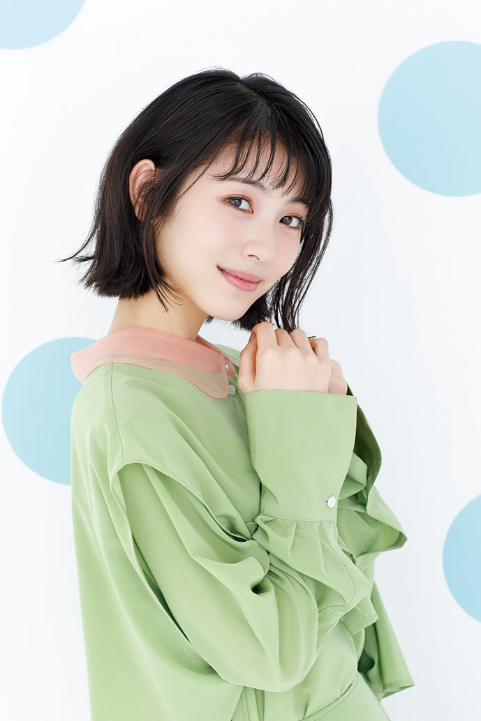 浜辺美波フォトエッセイ「気ままに美波」(11月12日発売)より(提供写真)