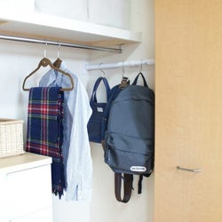 収納量が倍になる!?つっぱり棒を使ったクローゼット&玄関の収納術