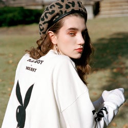 「MOUSSY」、雑誌「PLAYBOY」とコラボ ロゴ&アイコンが可愛い