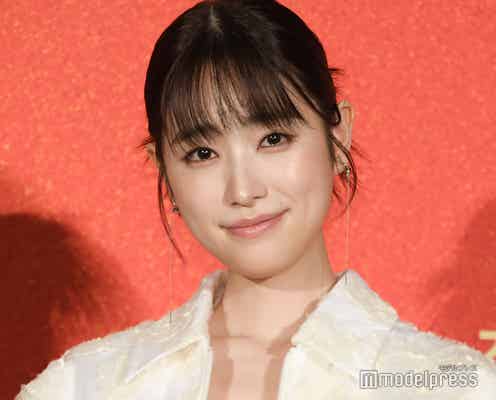 高橋ひかる、美脚際立つミニスカート姿披露「スタイル良すぎ」「色っぽい」と反響