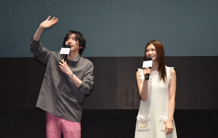 道枝駿佑、生見愛瑠(C)2026「君が最後に遺した歌」製作委員会