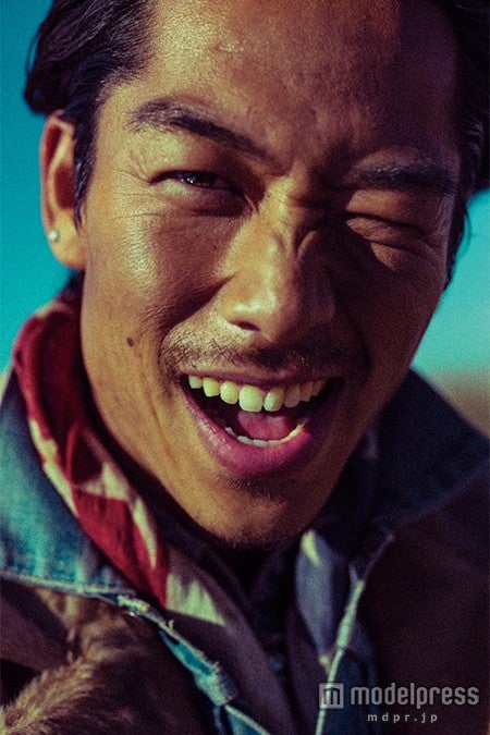 AKIRA初のソロ写真集「AKIRA LA」より